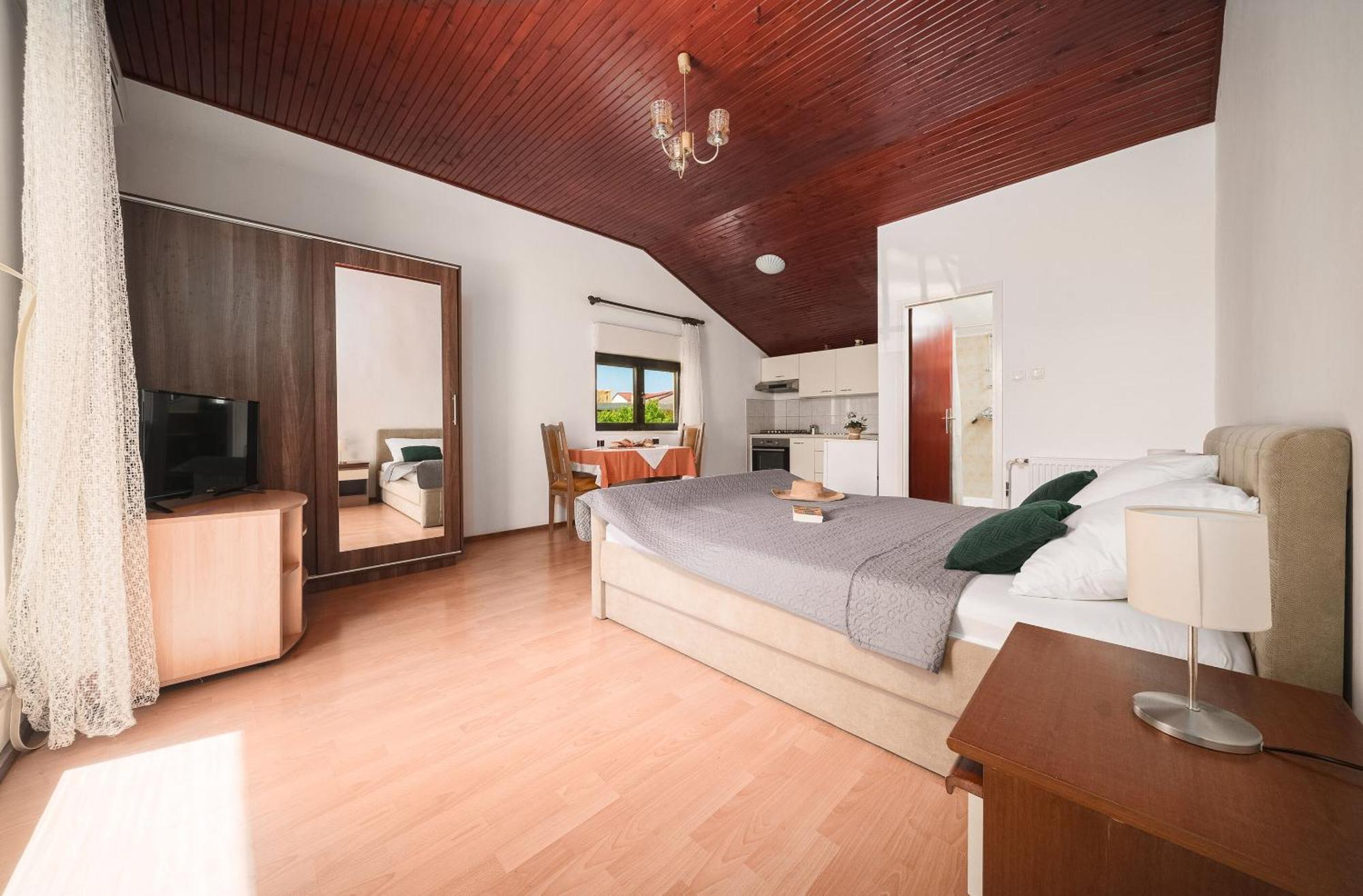 Apartment And Rooms Mrkovic Vodice Eksteriør bilde