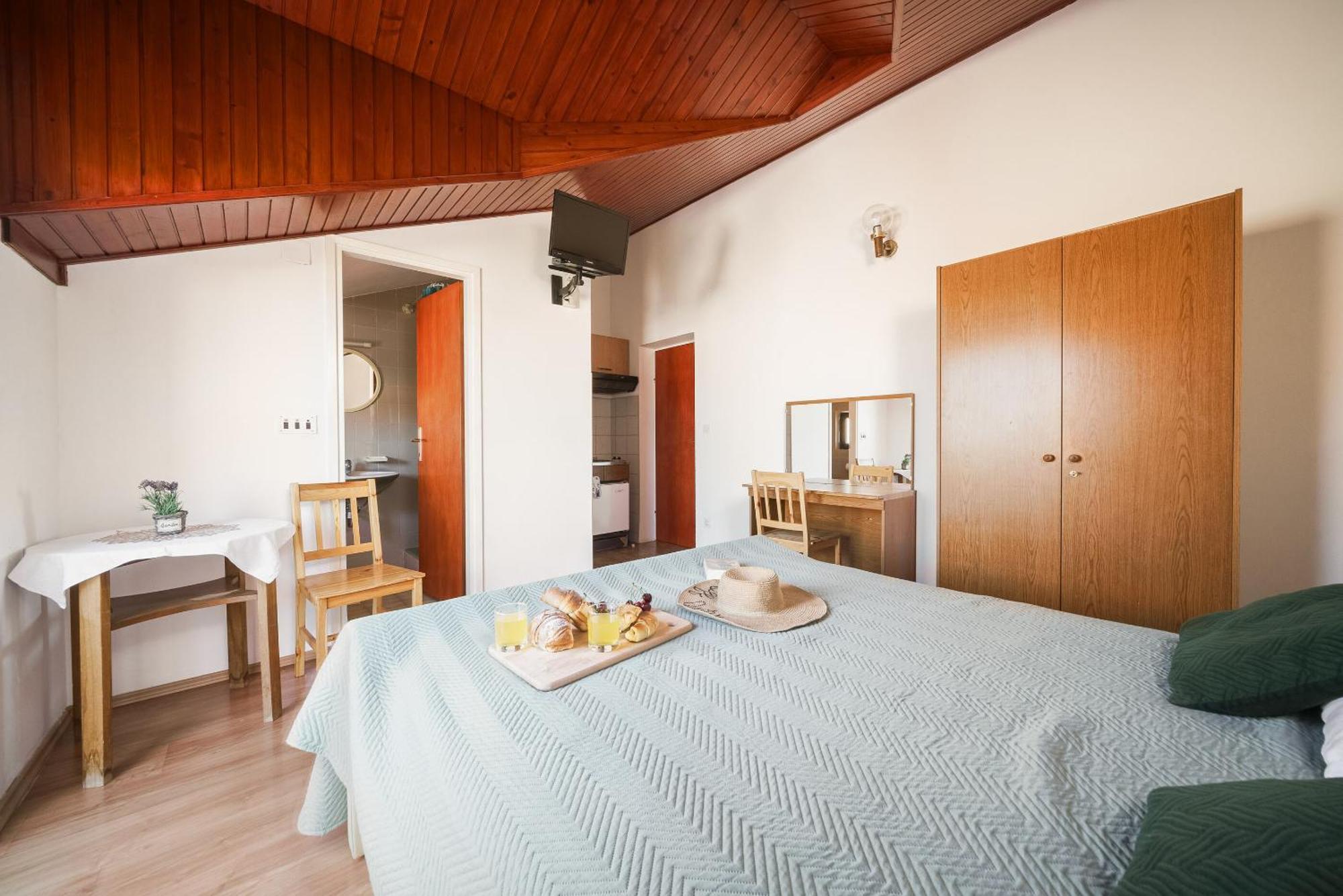 Apartment And Rooms Mrkovic Vodice Eksteriør bilde