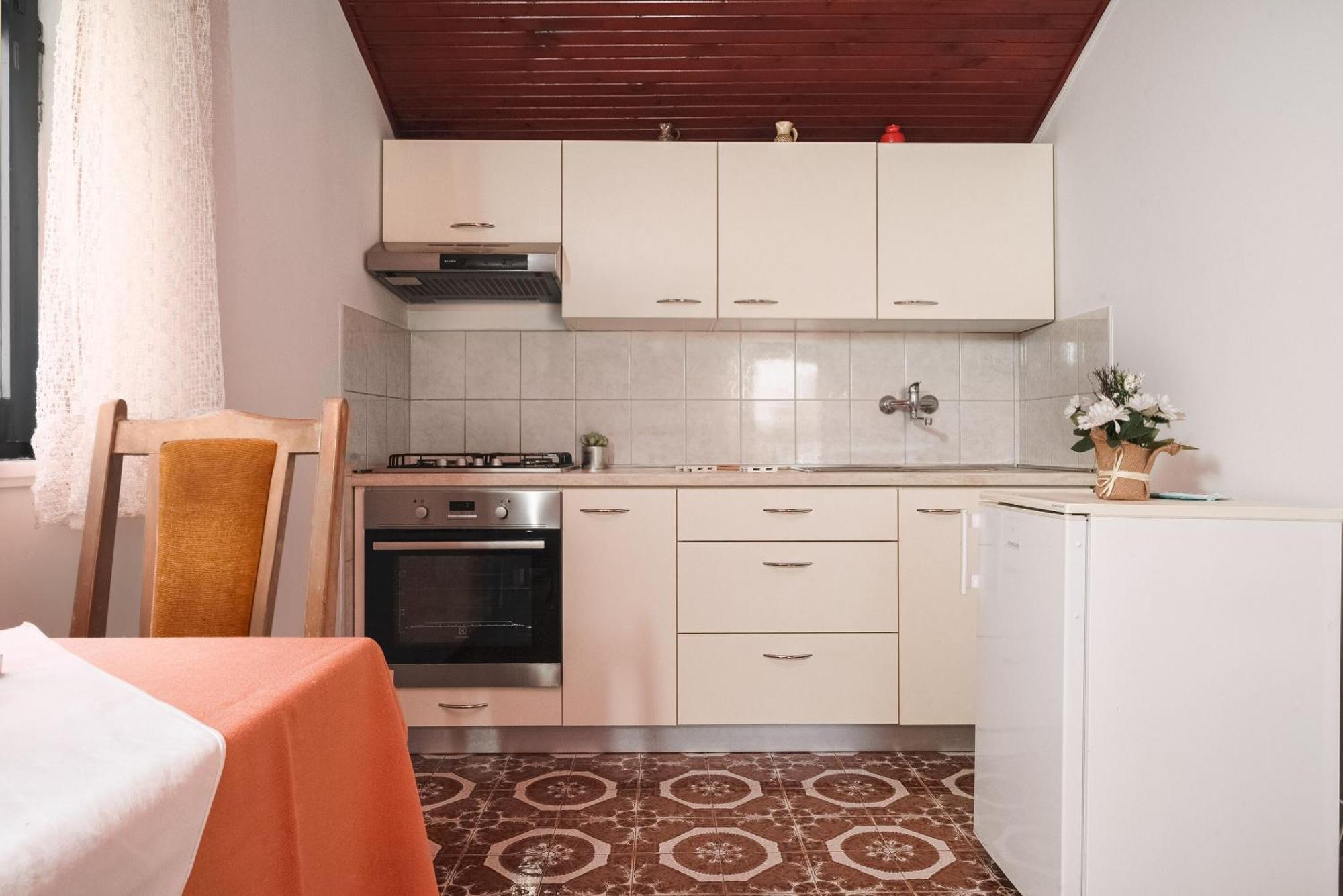 Apartment And Rooms Mrkovic Vodice Eksteriør bilde