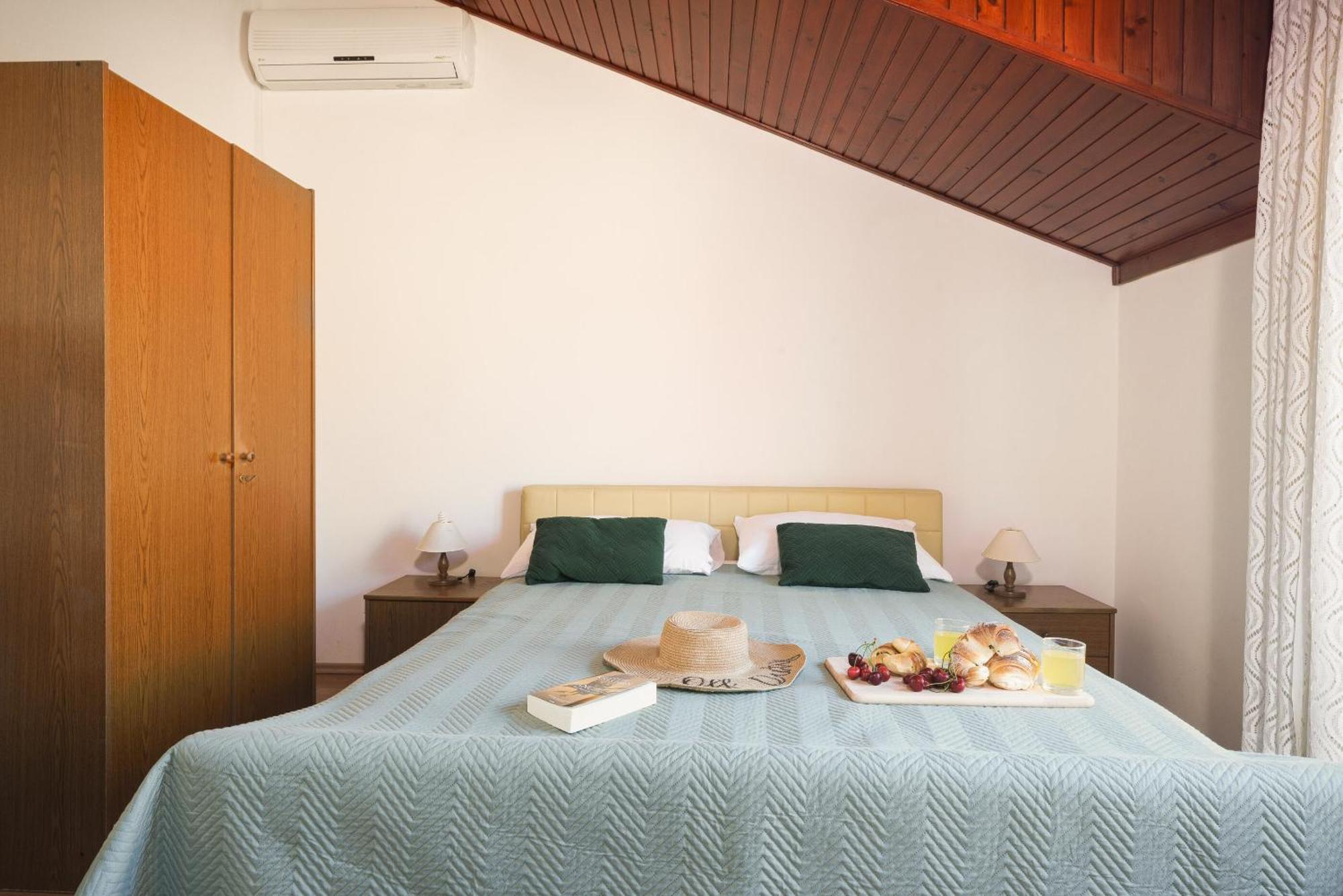 Apartment And Rooms Mrkovic Vodice Eksteriør bilde