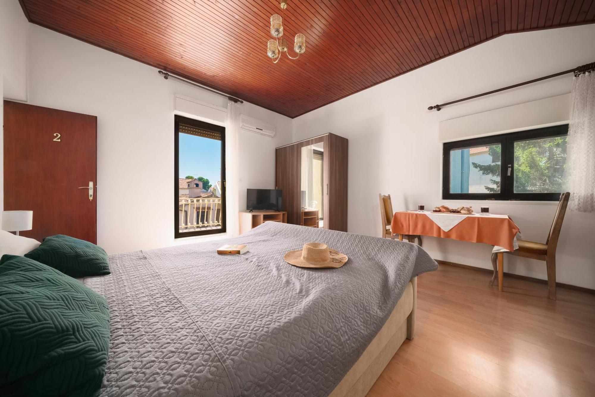 Apartment And Rooms Mrkovic Vodice Eksteriør bilde