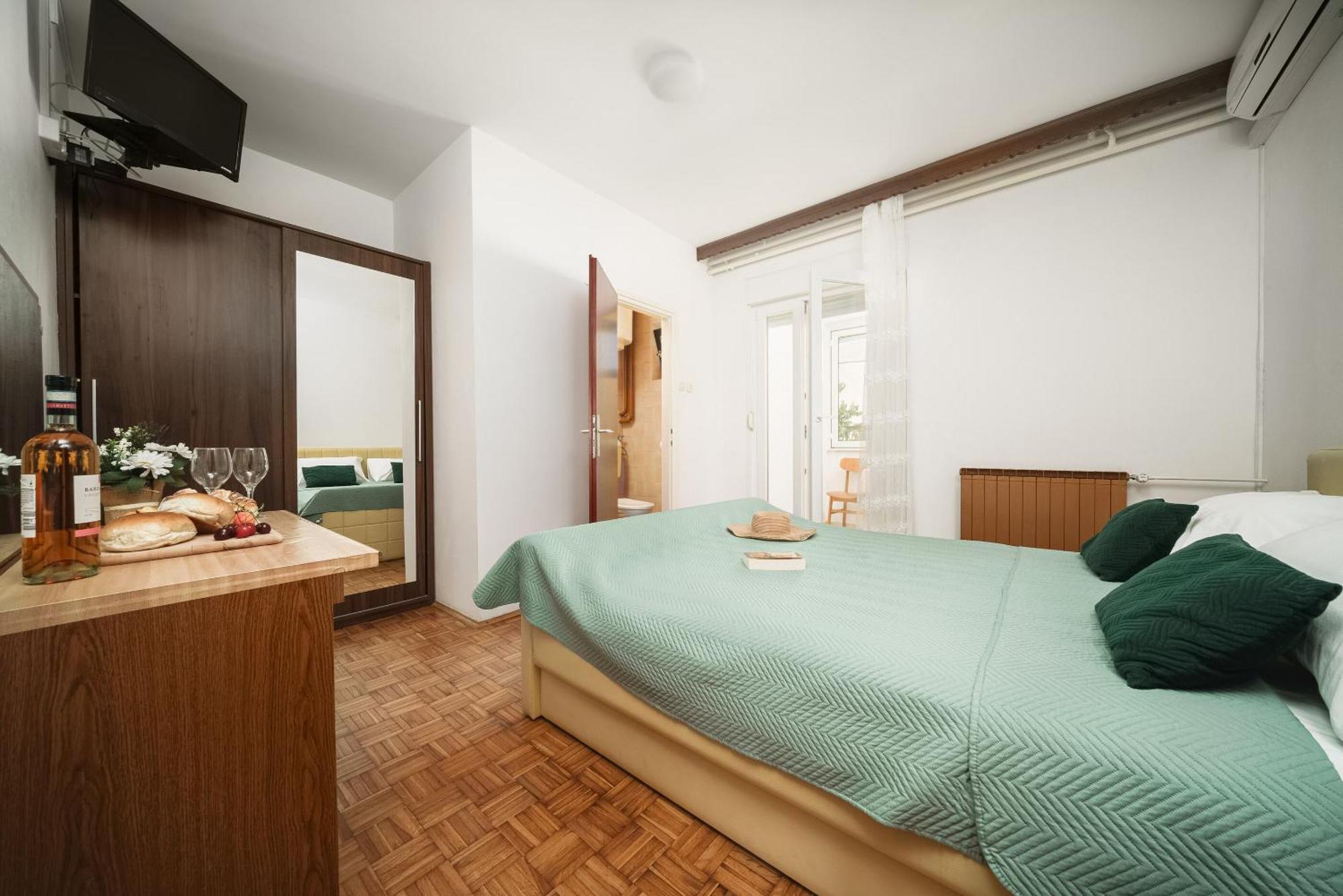 Apartment And Rooms Mrkovic Vodice Eksteriør bilde